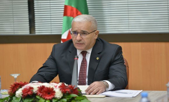 بوغالي يهنئ جمال سجاتي المتوج بميدالية فضية في سباق 800 متر بطوكيو