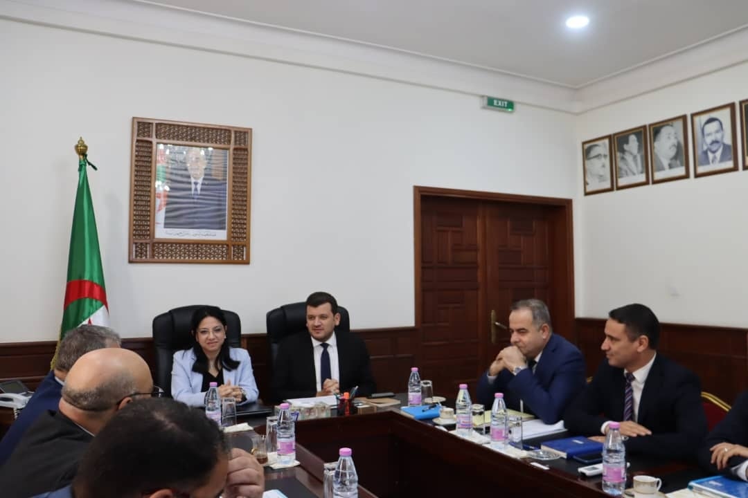 وزيرا الفلاحة والتجارة الداخلية يترأسان اجتماعاً تنسيقياً حول المواضيع المتعلقة بتموين السوق ومتابعة الأسعار