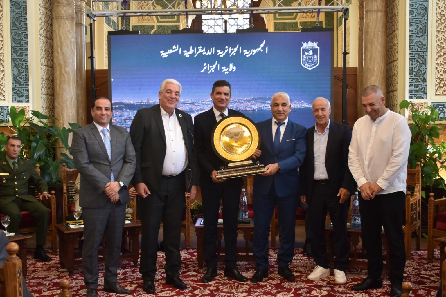 رابحي يشرف على حفل تكريم الأندية العاصمية المتوجة خلال الموسم الرياضي 2024-2025