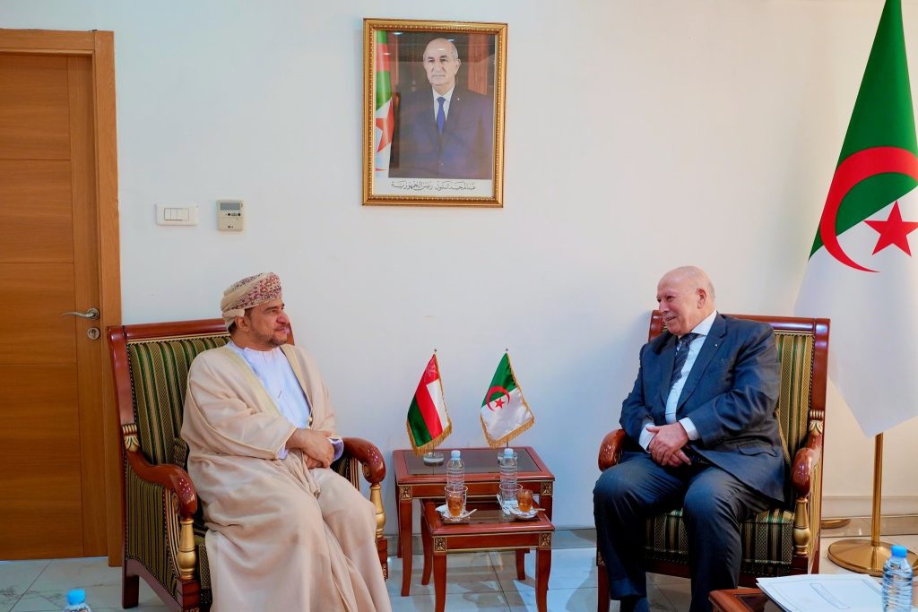 وزير الصناعة يستقبل سفير سلطنة عمان والرئيس التنفيذي لشركة “كروة ”