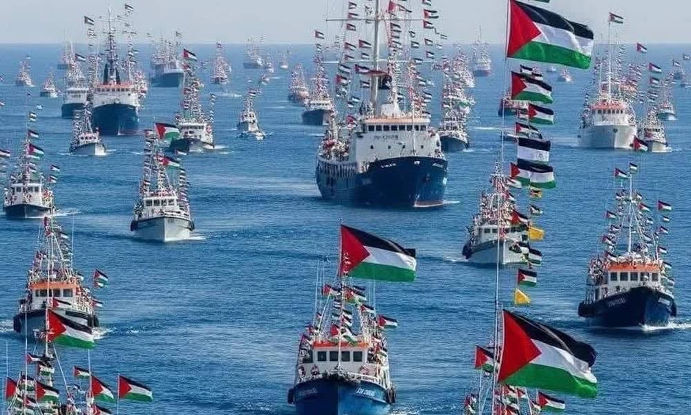 فلسطين : أسطول “الصمود” العالمي لكسر الحصار يقترب على مسافة 120 ميل بحري عن شواطئ غزة
