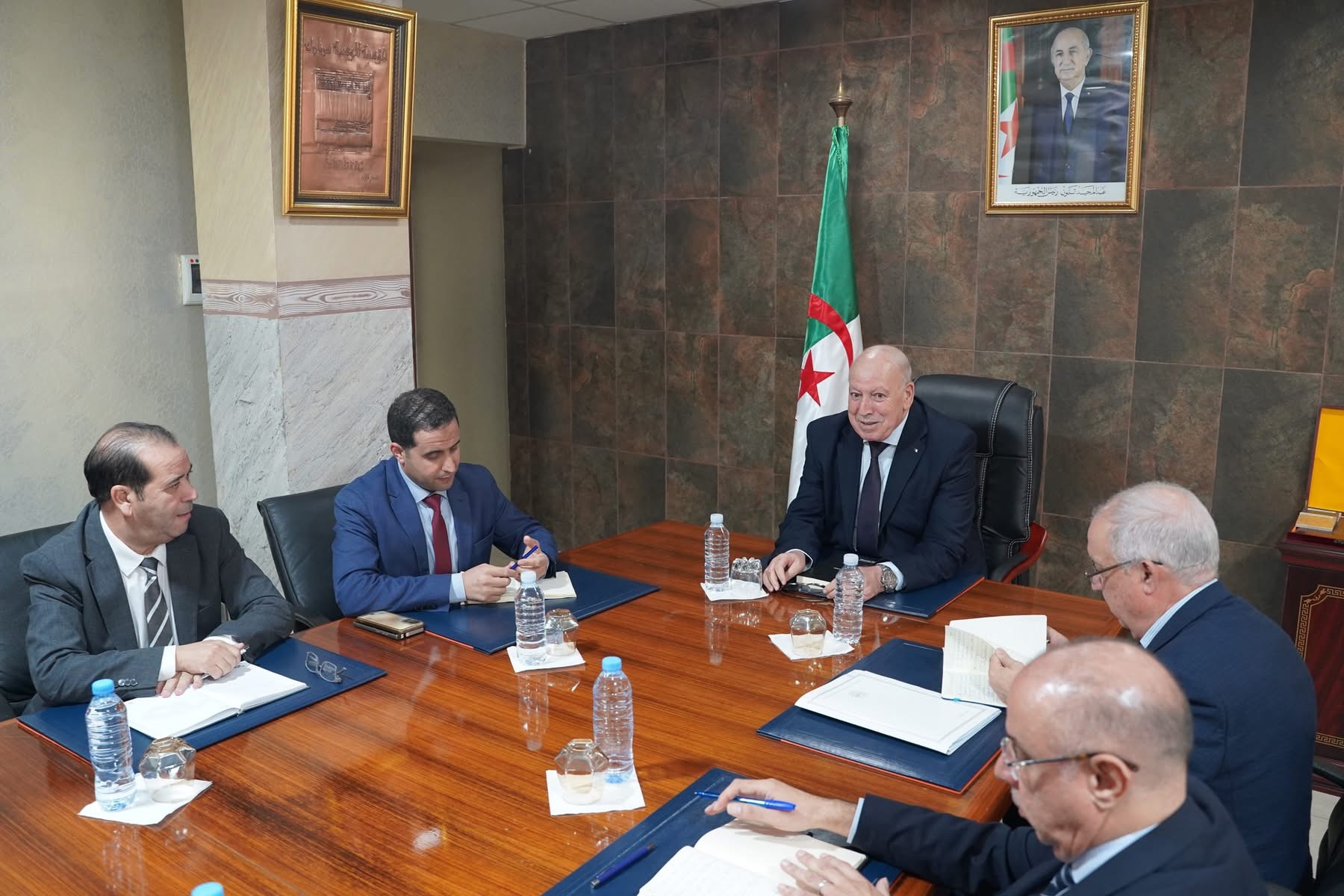 وزير الصناعة يشرف على تنصيب خير الدين بن عيسى مكلفًا بتسيير الأمانة العامة للوزار