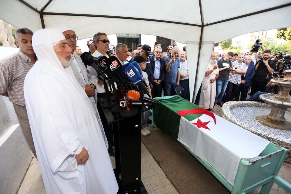 عميد جامع الجزائر يحضر جنازة الوزير الأسبق الدكتور أحمد طالب الابراهيمي